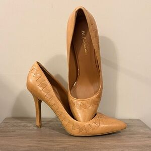 BCBG Women's Chic Tan Leather Heels 9/9.5